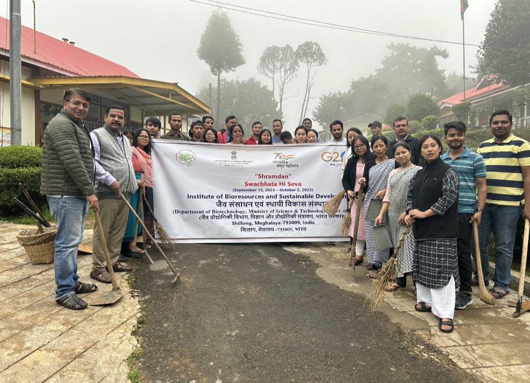 IBSD has conducted cleanliness drive with Director, scientists,  students and staffs of IBSD in the office premises and campus for  implementation of Swachhata Hi Sewa on 27 Sept.2023